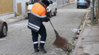 Cumhuriyet Mahalle Muhtarı Gamze Yarar, Nazilli Belediyesi’nin temizlik çalışmalarına teşekkür
