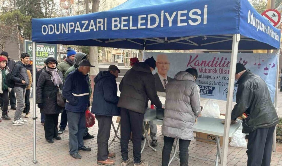 Odunpazarı Belediyesi, Regaip Kandili vesilesiyle şehrin üç noktasında, helva ikramında