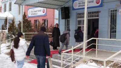 Van’da yarıyıl tatili sona erdi ve 290 bin öğrenci ile
