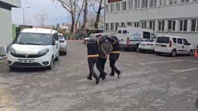 Bursa'da tekel büfesinden içki çalan zanlı, sahibin oğlunu bıçaklayarak öldürdü.