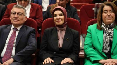 Aile ve Sosyal Hizmetler Bakanı Mahinur Özdemir, Sivas'taki AK Parti