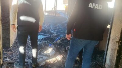 Siirt'in Pervari ilçesindeki Aydın Mahallesi'nde çıkan yangın sonrası AFAD mühendisleri,