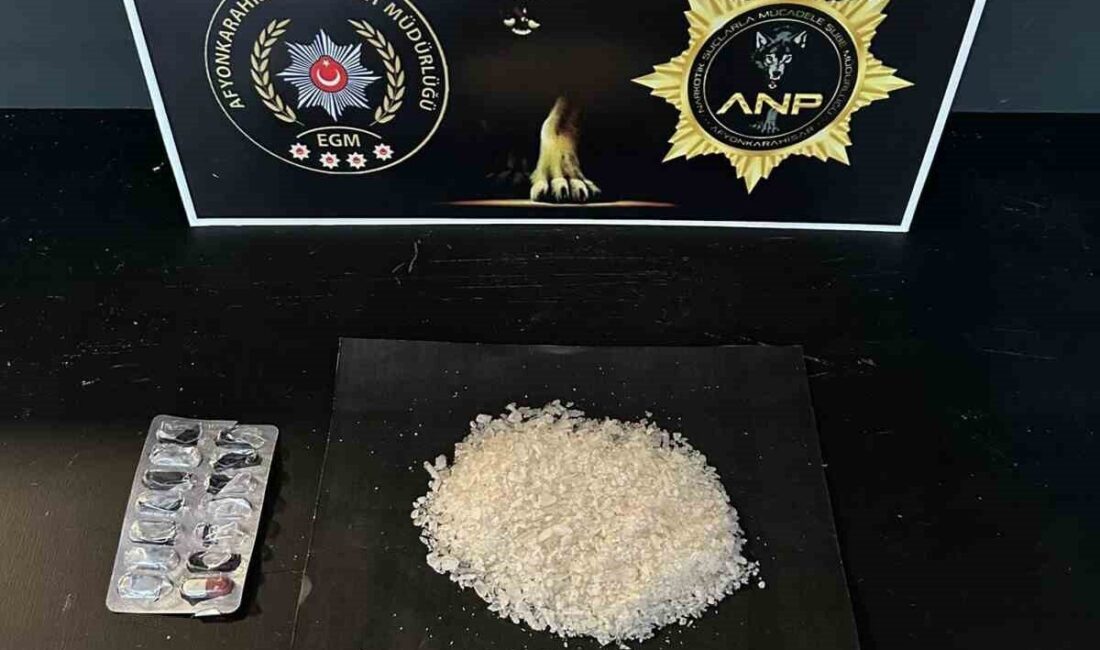 Afyonkarahisar'da uyuşturucu ticareti yaptığı iddia edilen A.E., polis tarafından düzenlenen