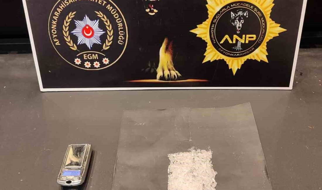 Afyonkarahisar'da uyuşturucu satışı iddiasıyla K.Ö. isimli şahıs, emniyet ekipleri tarafından