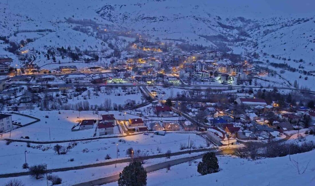 Tunceli'nin Pülümür ilçesinde yoğun kar yağışı nedeniyle eğitim ve öğretime