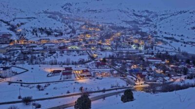 Tunceli'nin Pülümür ilçesinde yoğun kar yağışı nedeniyle eğitim ve öğretime