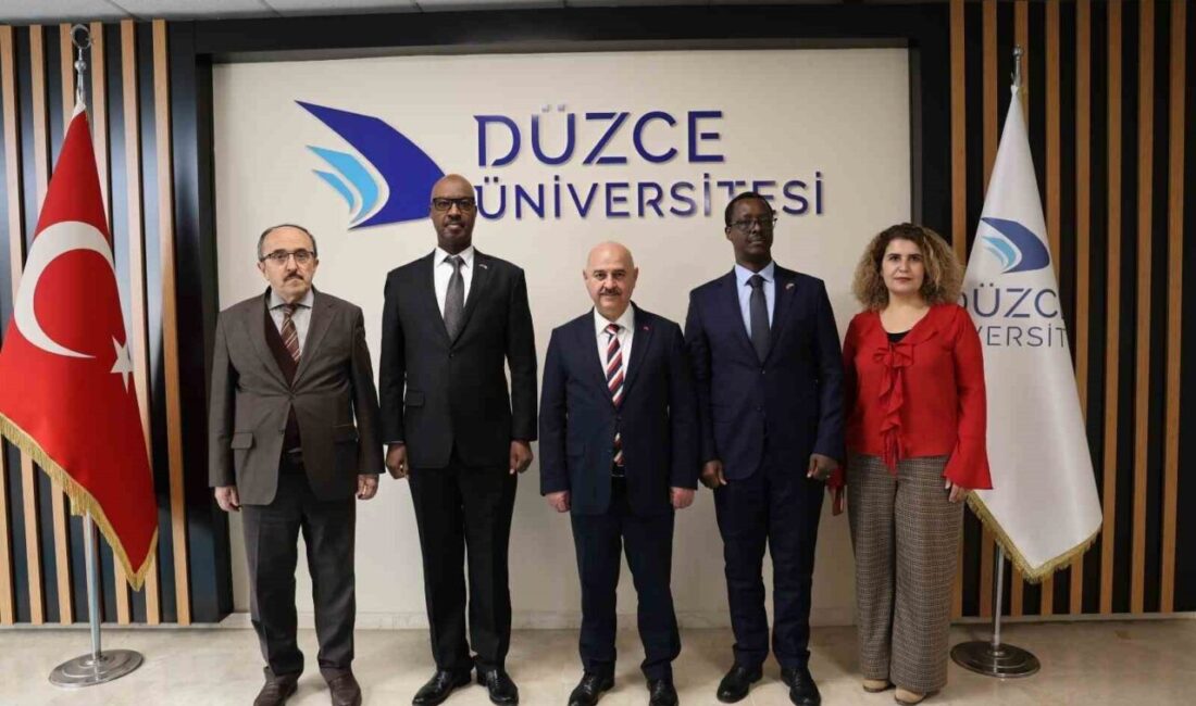 Ruanda Büyükelçisi Charles Kayonga, Düzce Üniversitesi'nde Rektör Sözbir ve Ruandalı
