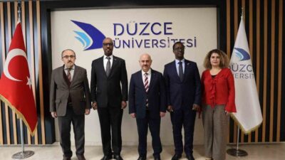 Ruanda Büyükelçisi Charles Kayonga, Düzce Üniversitesi'nde Rektör Sözbir ve Ruandalı