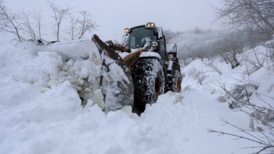 Sakarya'da sabah ulaşıma kapalı olan 42 grup yolundan 34'ü açıldı,