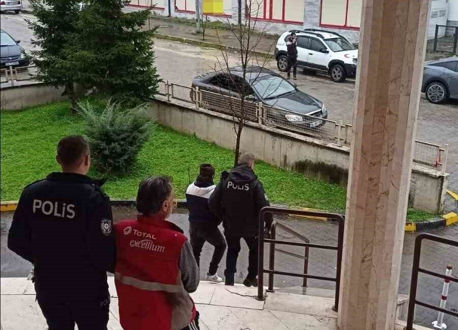 Akyazı'da bulunan sanayi sitesindeki dükkandan çalınan kaynak makinesi takımını alan