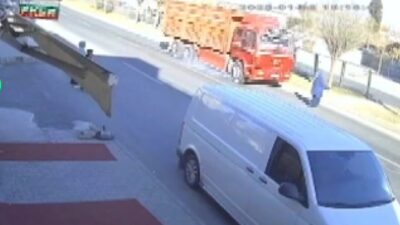 Şanlıurfa'da yaşlı kadın Hanım Bozan, yolun karşısına geçerken kamyonun çarpması
