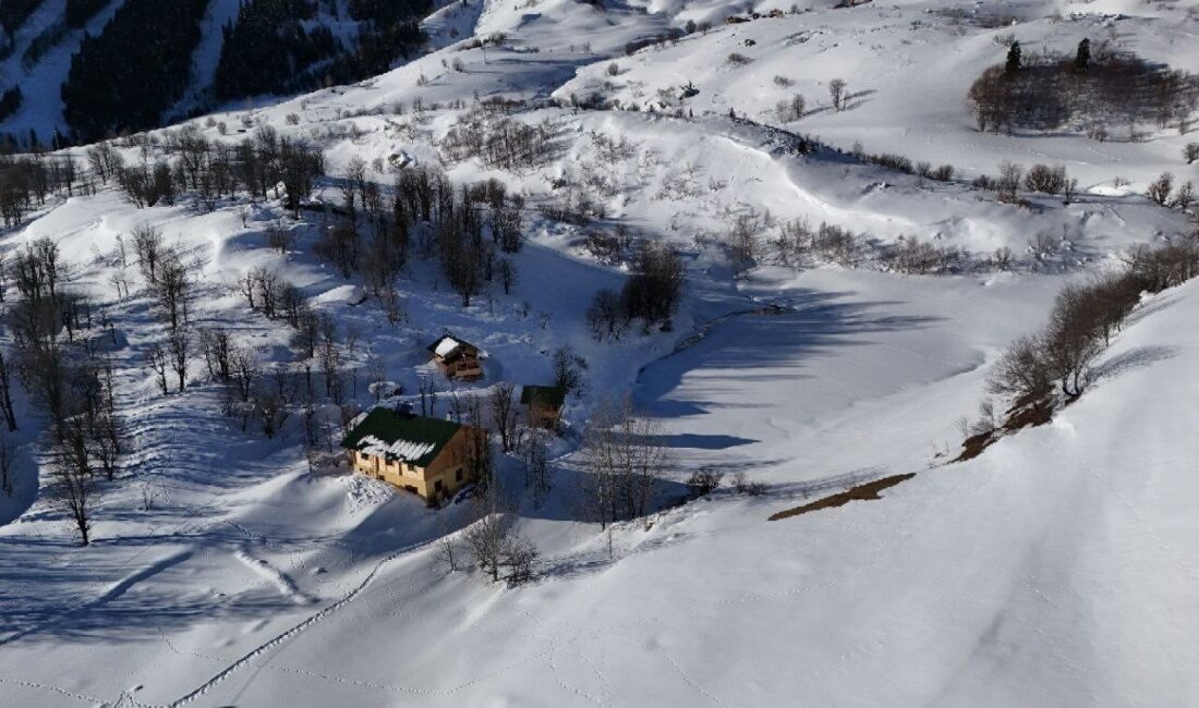 Artvin'in Şavşat ilçesine bağlı 2 bin 50 rakımlı Maden Köyü,