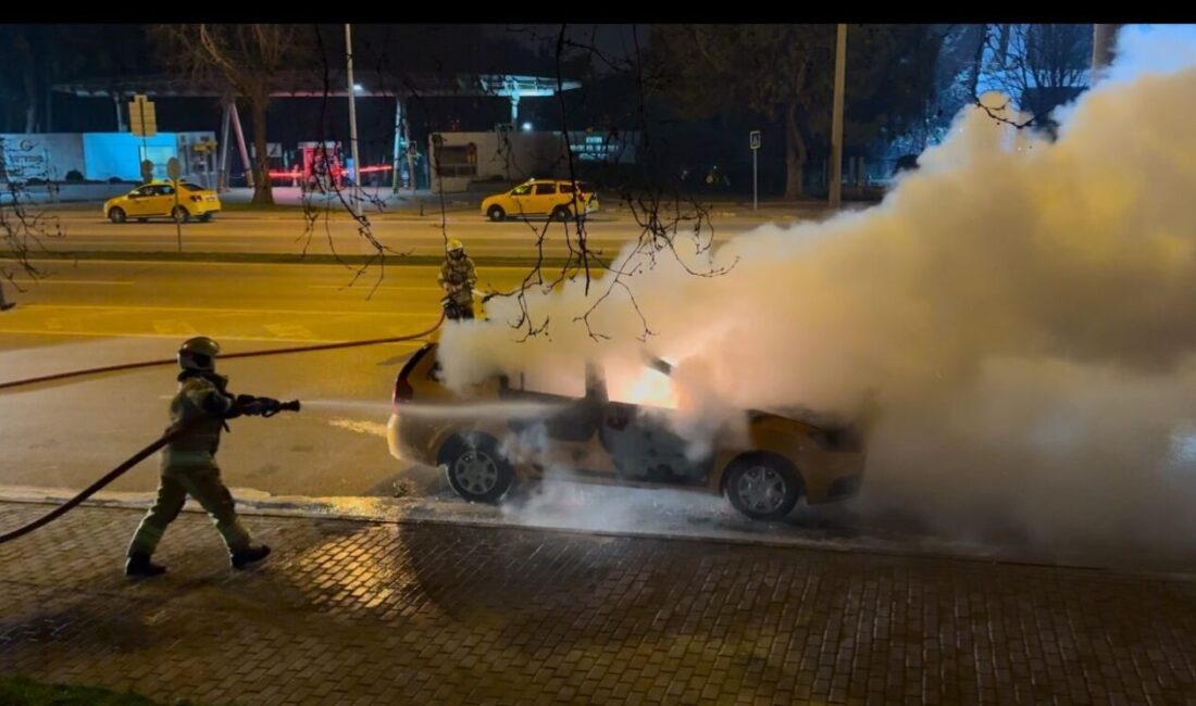 Bursa'da Nurullah Ö. yönetimindeki araç seyir halindeyken aniden alev aldı.