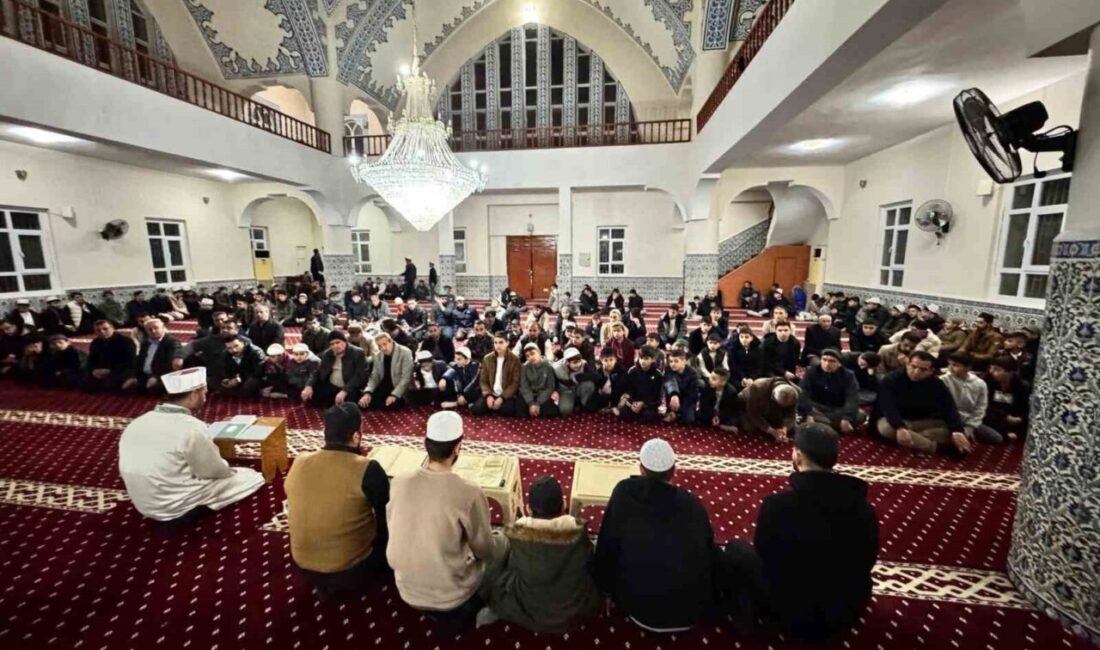 Şırnak'ın Silopi ilçesinde Berat Kandili özel programlarla kutlandı. İlçe Müftüsü