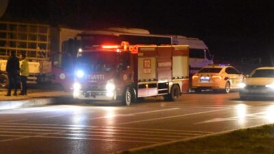 Sinop'un Gelincik Mahallesi'nde park halindeki bir kamyonette meydana gelen yangın,
