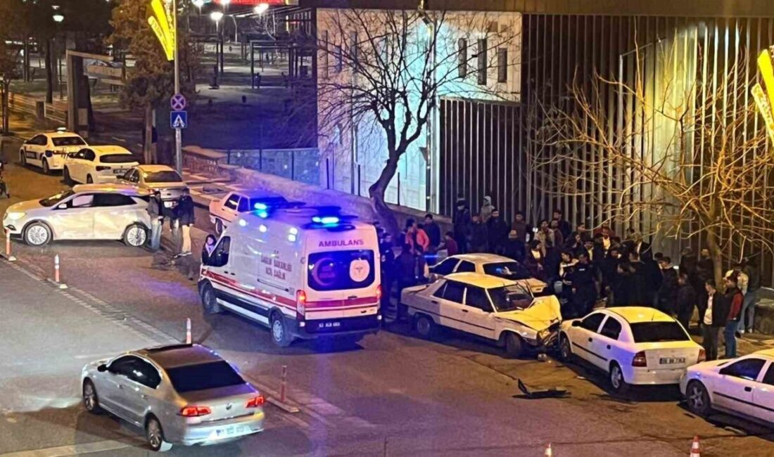 Şanlıurfa'nın Siverek ilçesinde meydana gelen trafik kazasında, Diyarbakır yönünden gelen