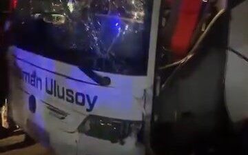 Dilovası'nda, şehirlerarası yolcu otobüsünün şoförü kalp krizi geçirdi. Kontrolden çıkan