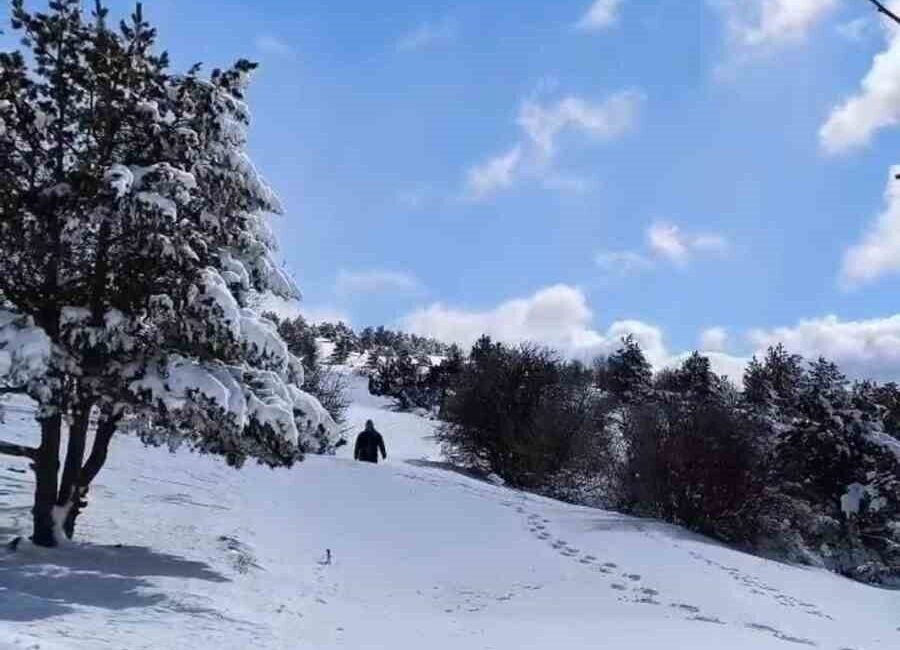 Elmadağ Off-road grubu, İdris Dağı'na kar yağışı nedeniyle yiyecek bulmakta