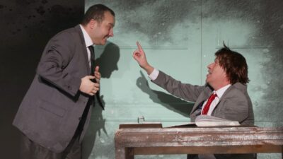 Yozgat Belediyesi Şehir Tiyatroları, tiyatroseverleri keyifli bir akşama davet ediyor.