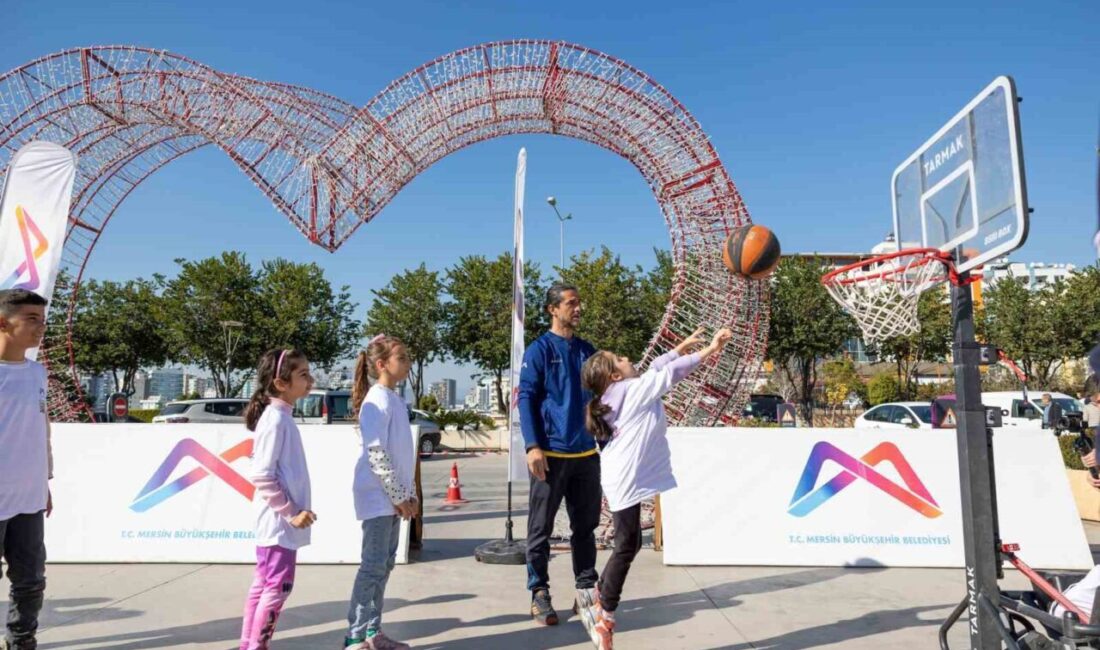 Mersin Büyükşehir Belediyesi'nin Sporbüsü, çocukları sosyal ve fiziksel aktivitelerle buluşturdu.