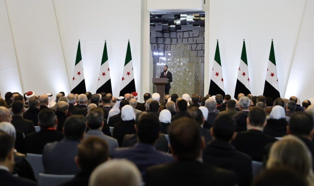 Suriye Devlet Başkanı Ahmed eş-Şara, Ulusal Diyalog Konferansı'nda, silahların devlet