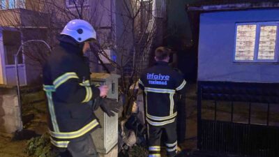 Tekirdağ’ın Muratlı ilçesinde evde çıkan yangında dumandan etkilenen 2 kişi