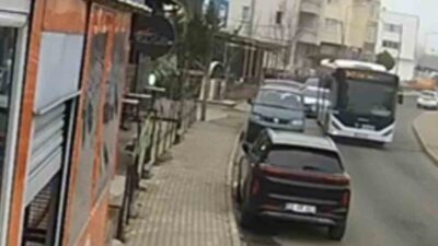 Tekirdağ'ın Süleymanpaşa ilçesinde, 59 AKU 305 plakalı belediye otobüsü park
