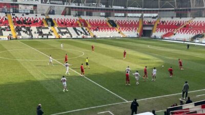 TFF 2. Lig Beyaz Grupta Anagold 24 Erzincanspor, Altınordu FK’ya