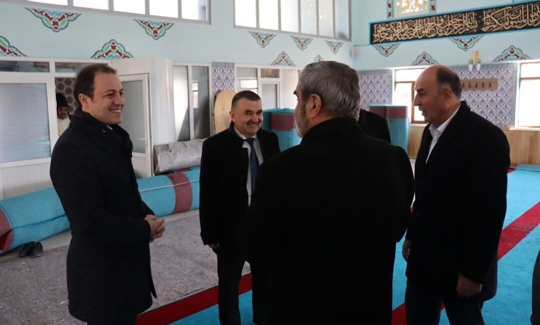 Çorum’un Alaca ilçesinde inşaatı tamamlanan TOKİ Camii, teravih namazıyla ibadete