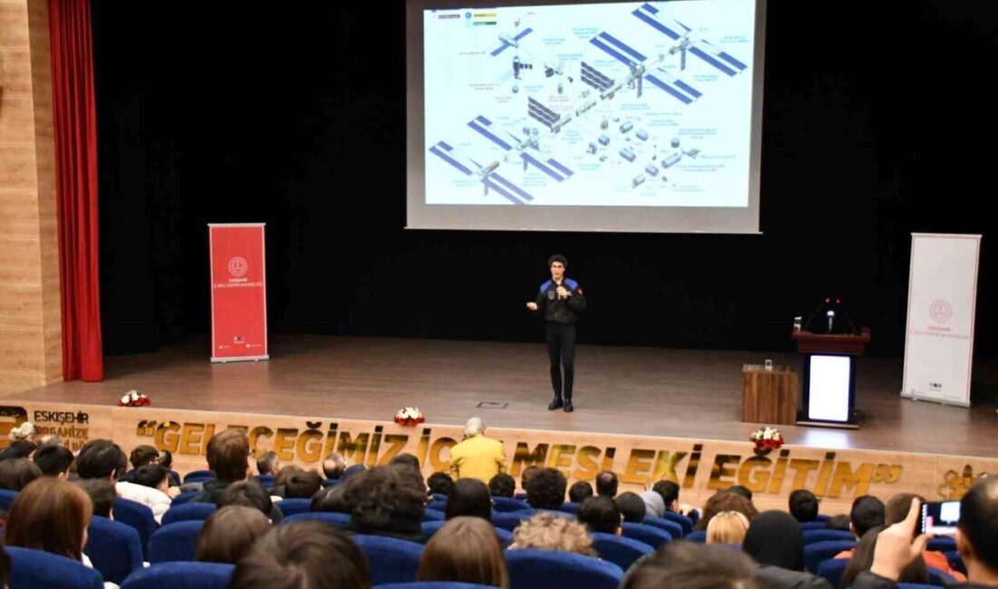 Astronot Tuva Cihangir Atasever, Eskişehir'de öğrencilerle bir araya gelerek uzay