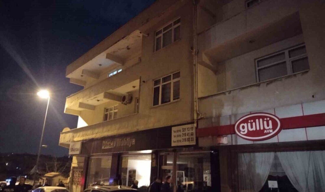 Üsküdar'da iki binanın arkasındaki toprak kayması sonucu can kaybı yaşanmazken,