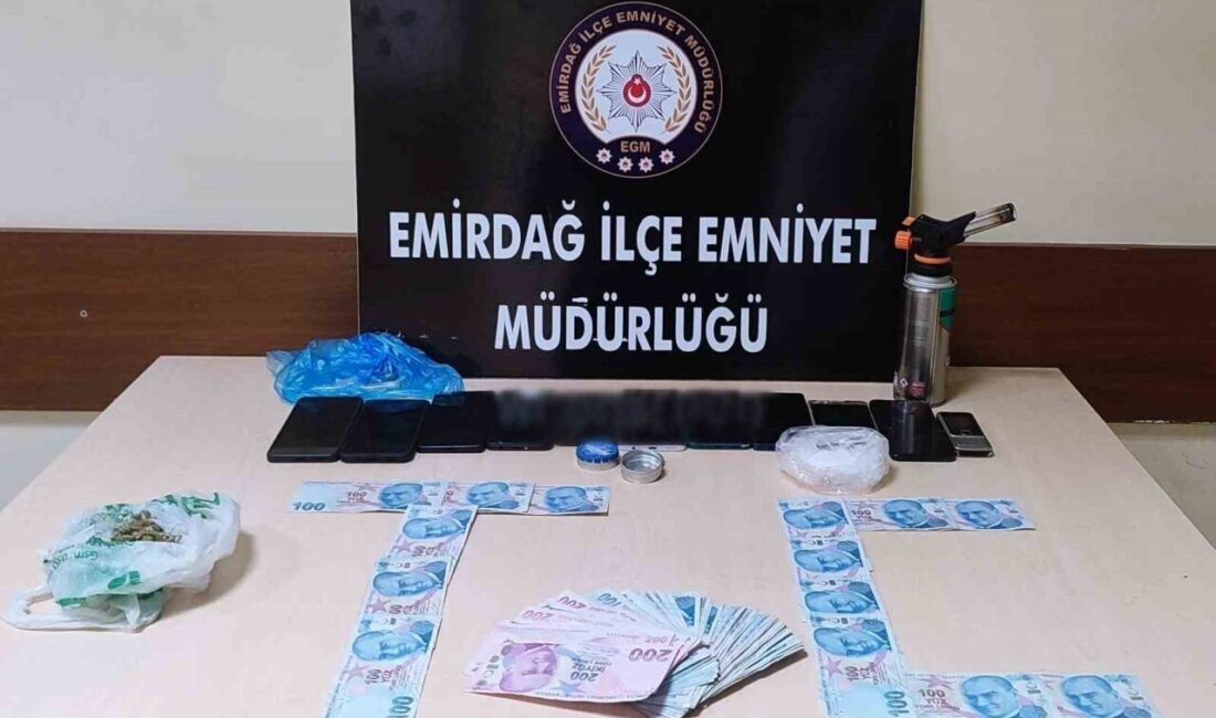 Afyonkarahisar’da polis operasyonunda 35 kişi gözaltına alındı. Bir adreste uyuşturucu