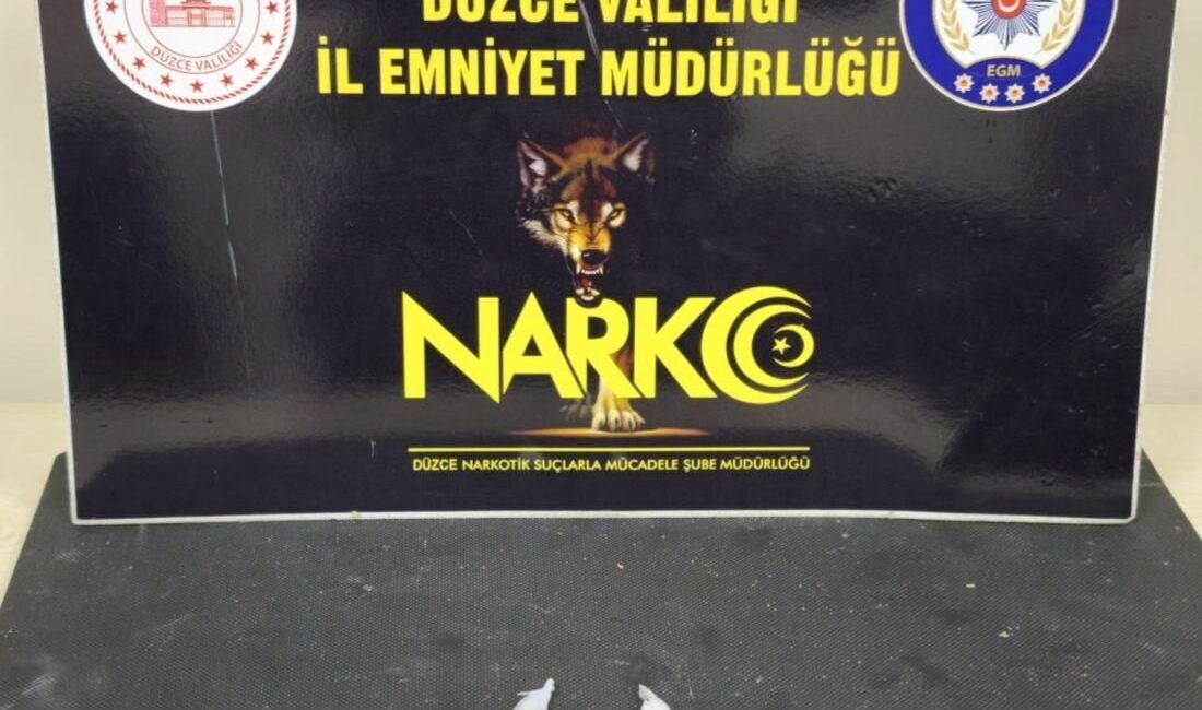 Düzce'de Narkotik Suçlarla Mücadele Şube Müdürlüğü ekipleri, yaptıkları operasyonda Ü.K.