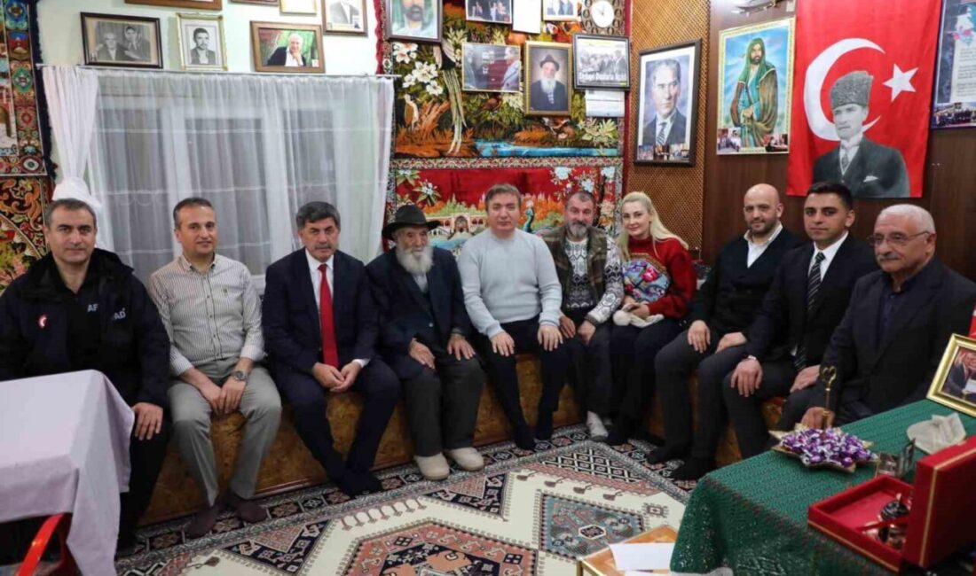 Erzincan Valisi Hamza Aydoğdu, Belediye Başkanı Bekir Aksun ve beraberindeki