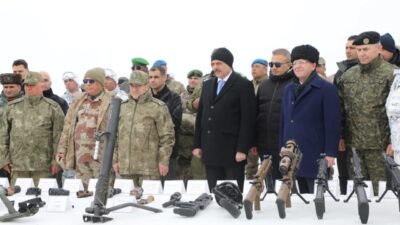 Erzurum Valisi Mustafa Çiftçi, Kars'taki 'Kış Tatbikatı-2025'i izleyerek Türk askerinin