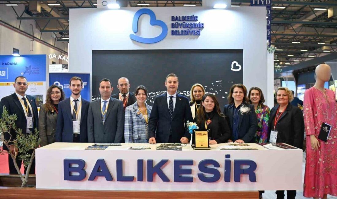Balıkesir Valisi İsmail Ustaoğlu, EMITT Fuarı'nda Balıkesir Büyükşehir Belediyesi standını