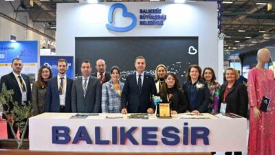 Balıkesir Valisi İsmail Ustaoğlu, EMITT Fuarı'nda Balıkesir Büyükşehir Belediyesi standını