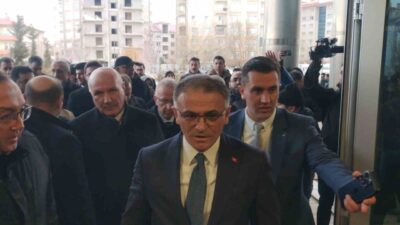 Van Büyükşehir Belediyesi'ne görevlendirilen Vali Ozan Balcı, DEM Partili Abdullah