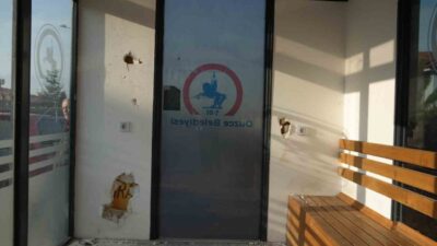 Düzce Belediyesi, Bahçeşehir Mahallesi'ndeki kapalı otobüs durağına kimliği belirsiz kişilerce