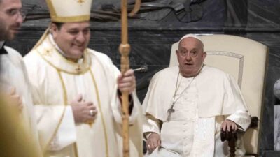 Vatikan'dan yapılan açıklamaya göre Papa Francis'in sağlık durumu kötüleşti. 88