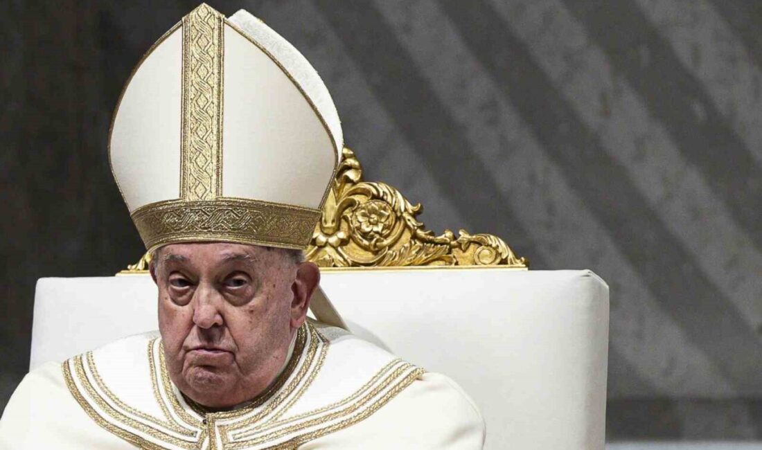 88 yaşındaki Katoliklerin ruhani lideri Papa Francis'in sağlık durumu kritik