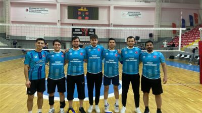 Kamu Spor Oyunları kapsamında düzenlenen voleybol müsabakalarında mücadele eden Yozgat