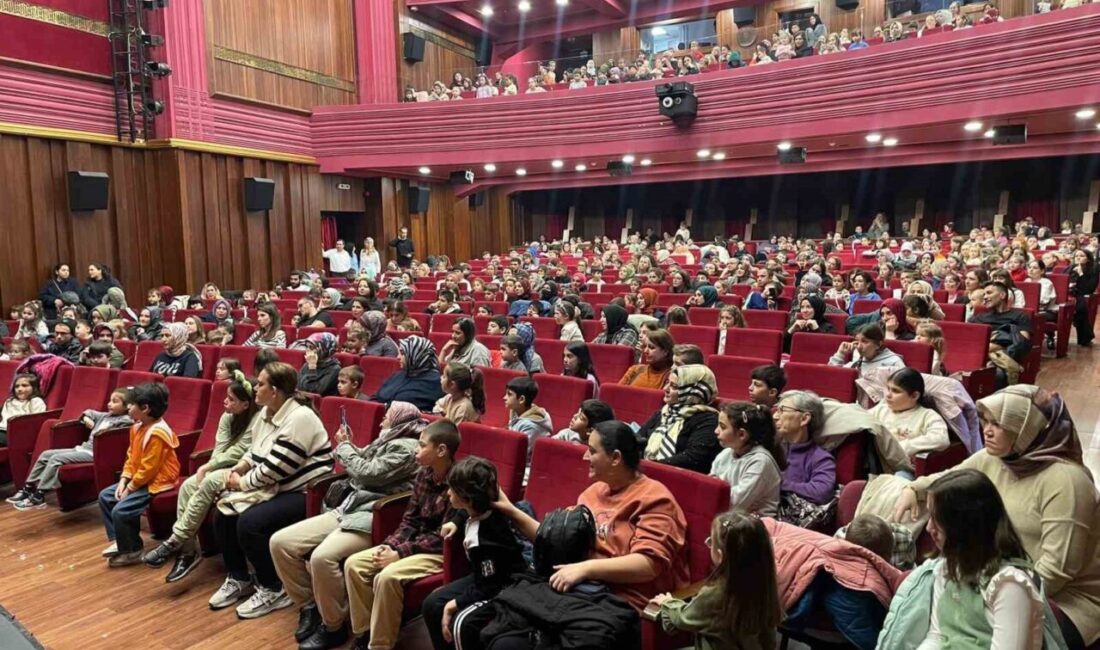 Bursa Büyükşehir Belediyesi'nin düzenlediği Yarıyıl Şenliği, çocuklara eğlenceli ve öğretici