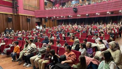 Bursa Büyükşehir Belediyesi'nin düzenlediği Yarıyıl Şenliği, çocuklara eğlenceli ve öğretici
