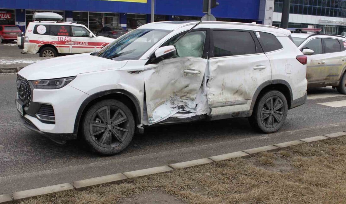 Yozgat’ta ambulans ile otomobilin çarpıştığı kazada 2 kişi yaralandı. Yaralılar
