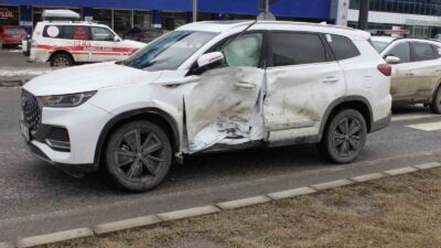 Yozgat’ta ambulans ile otomobilin çarpıştığı kazada 2 kişi yaralandı. Yaralılar