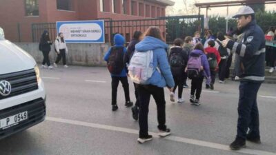 Kocaeli Büyükşehir Belediyesi Zabıta Dairesi ekipleri, yeni eğitim döneminin ilk