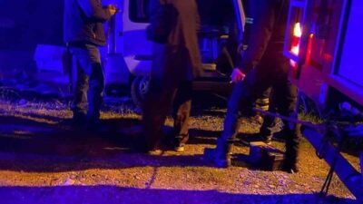 Zonguldak'ın Çaycuma ilçesinde S.A. yönetimindeki hafif ticari araç, direksiyon hakimiyetini