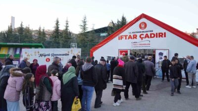 Keçiören Belediyesi, ilçede kurduğu iftar çadırlarında 200 bine yakın vatandaşı