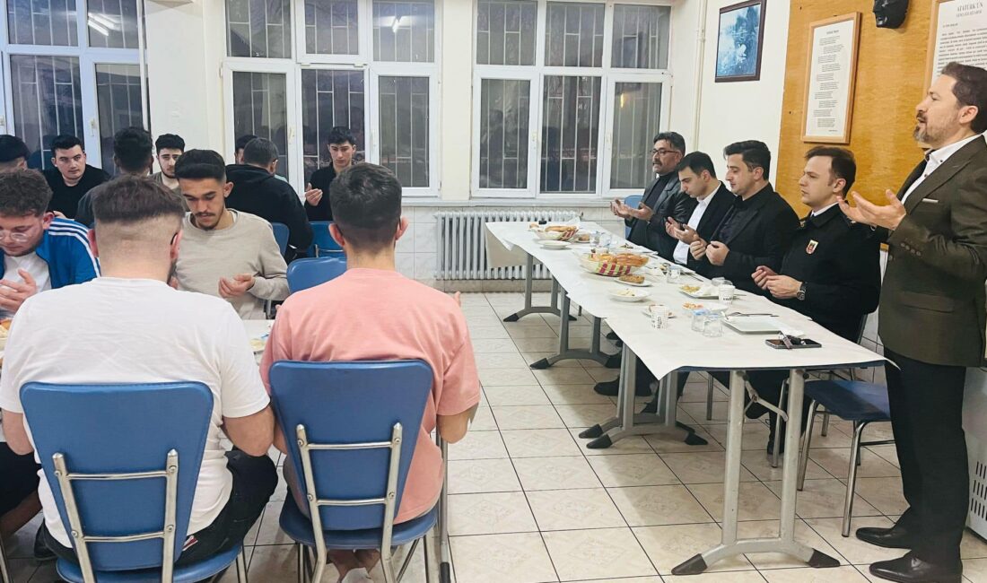 Çiçekdağı Belediyesi ve Çiçekdağı Müftülüğü tarafından düzenlenen iftar programına, Kaymakam